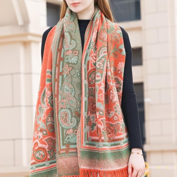 Luxurious Jacquard Scarf: Cozy Vintage Paisley Wrap for Winter Elegance - Picture 7 of 9